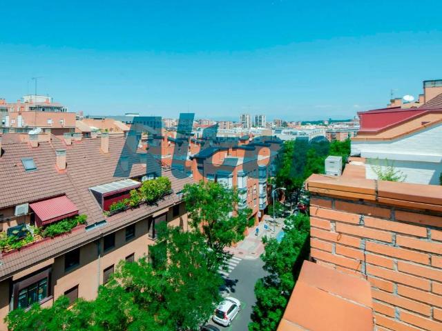 Ático en venta en Madrid, Cortes