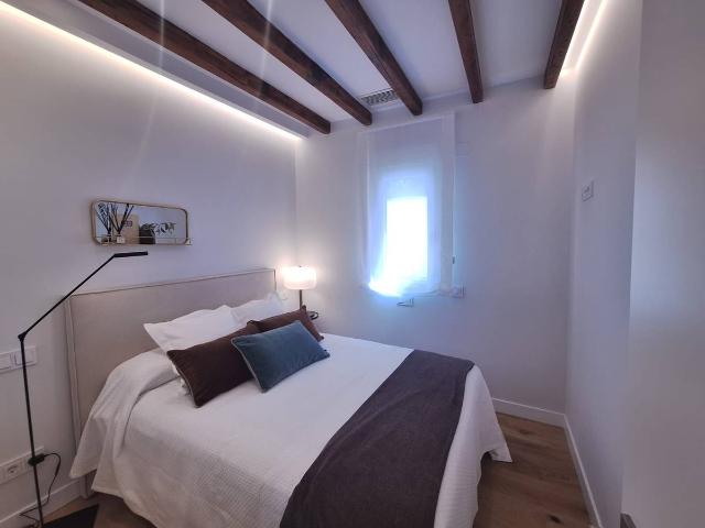 Ático en venta en Madrid, Cortes