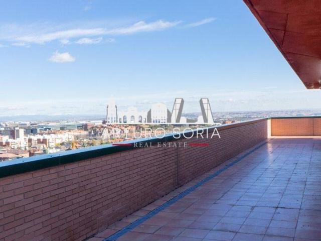 Ático en venta en Madrid, Cortes