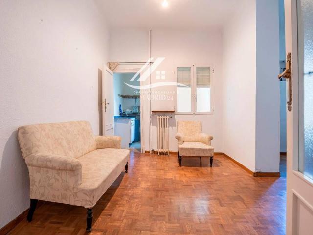 Ático en venta en Madrid, Cortes