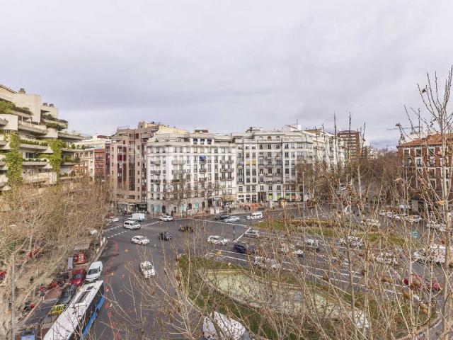 Ático en venta en Madrid, Cortes