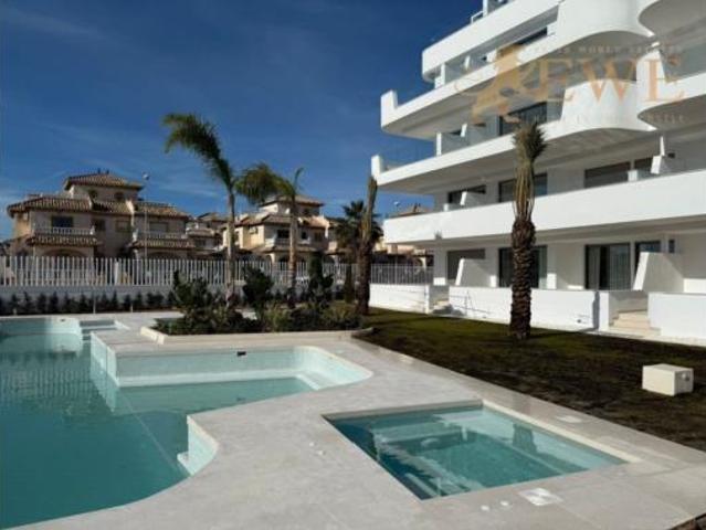 Ático en venta en Sectores La Cuerda y Lomas de Cabo Roig, el Baix Segura / La Vega Baja