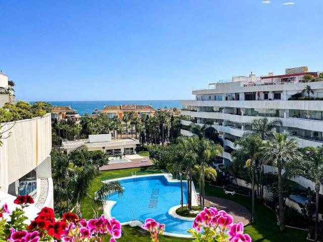 Ático en alquiler en Marbella, Nueva Andalucía