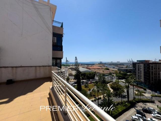 Ático en alquiler en Alicante, Valencia