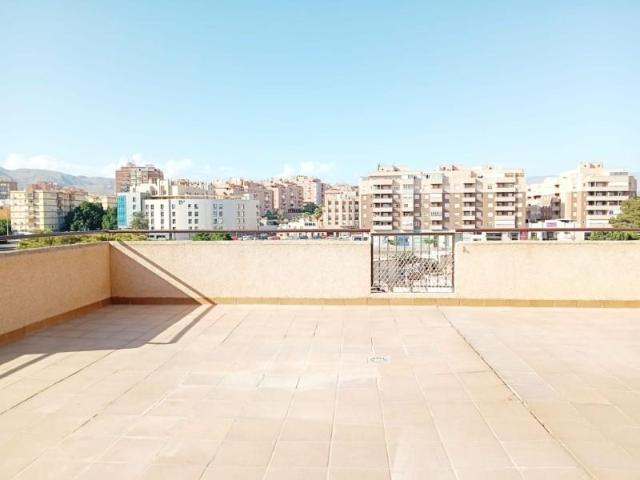 Ático en alquiler en Almería