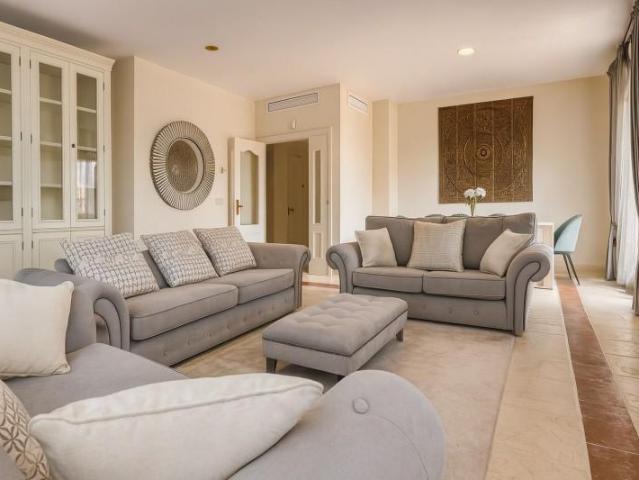 Ático en alquiler en Urbanización Márquez de Atalaya, Estepona