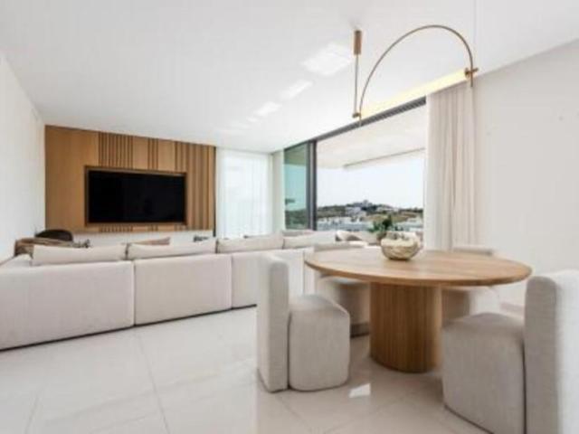 Ático en alquiler en Urbanización cataleya, Estepona