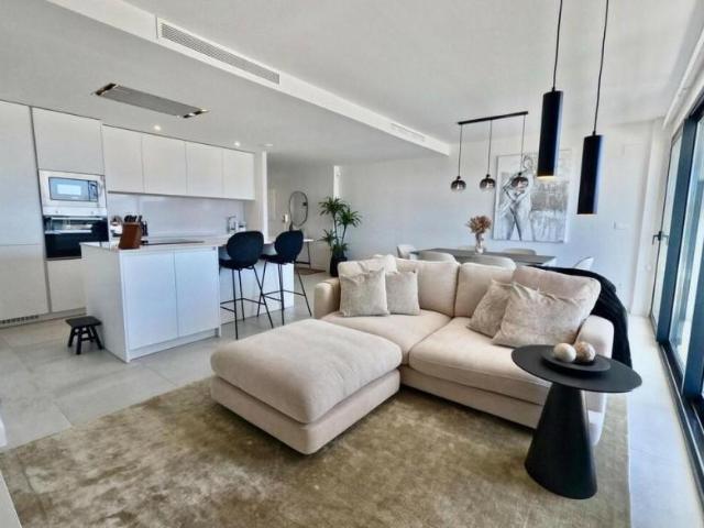 Ático en alquiler en Resinera-Voladilla, Estepona