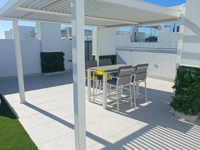 Ático en alquiler en Torrevieja, Urbanización Los Balcones