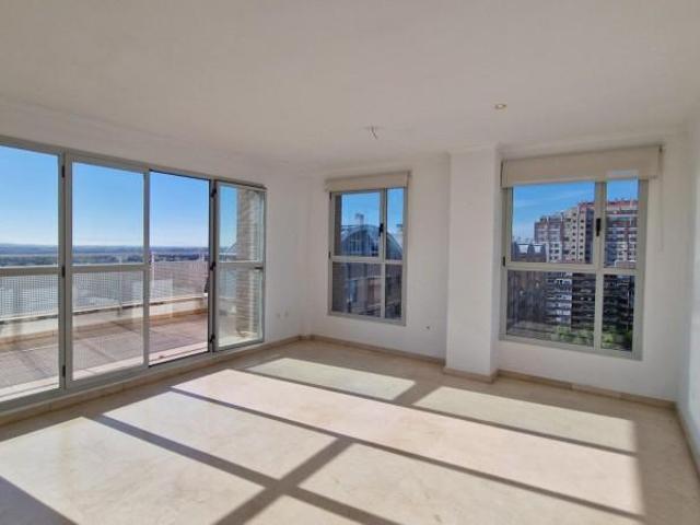 Ático en alquiler en Valencia