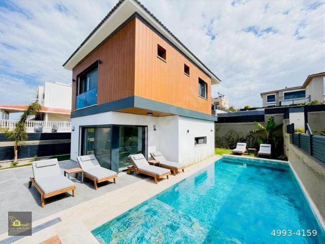 Yalı Mahallesi, Çeşme içerisinde satılık Villa