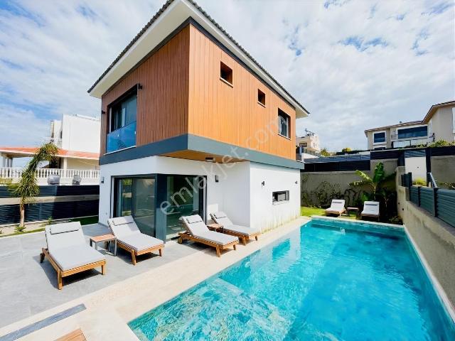 Yalı Mahallesi, Çeşme içerisinde satılık Villa