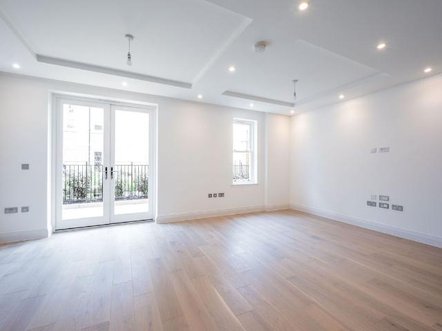 Apartment for rent in Cottenham Park, Greater London