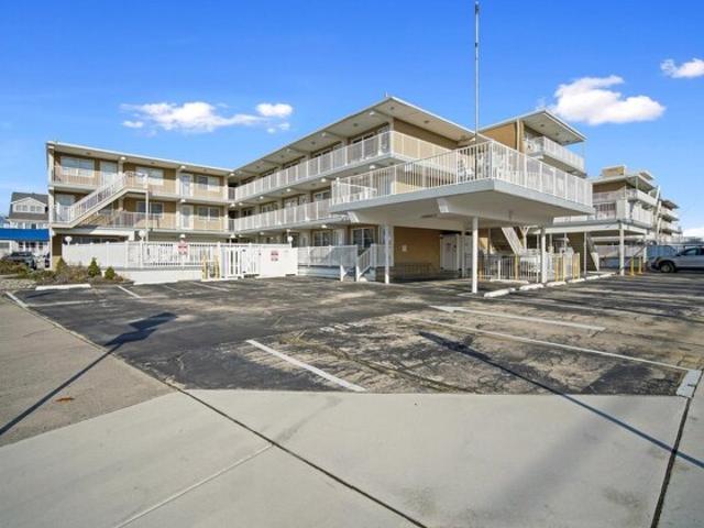 Condo for sale in Wildwood