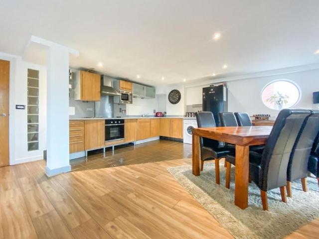 Apartment for rent in Newtown, Falcon Lodge
