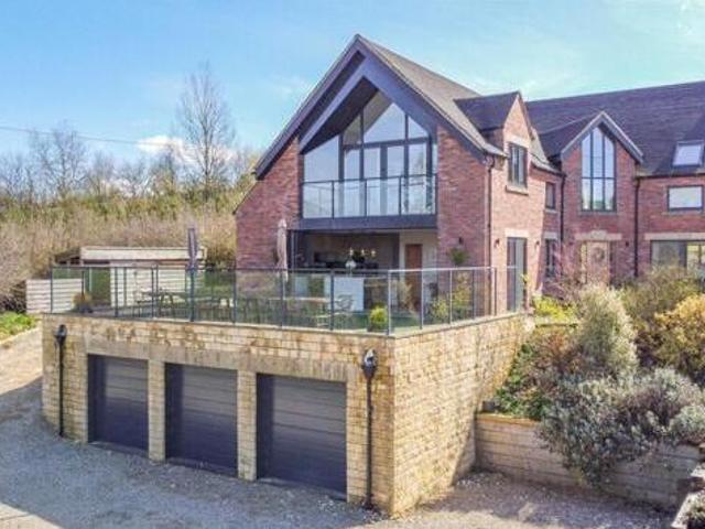 House for sale in Froggatt, East Midlands