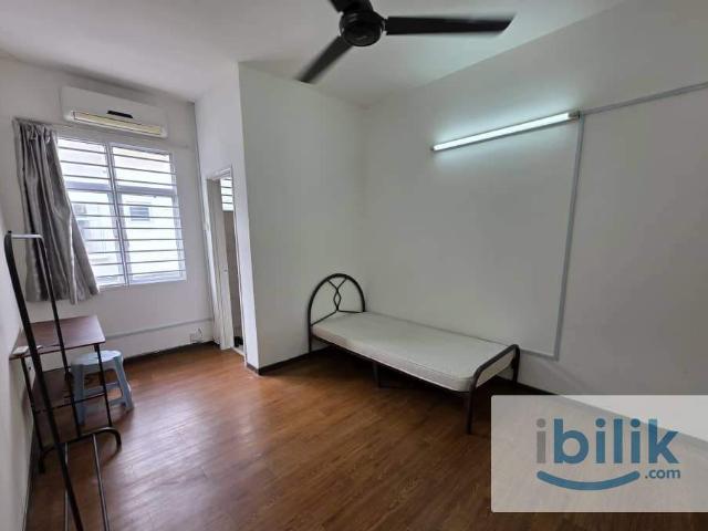 Room for rent in Petaling, Alam Impian