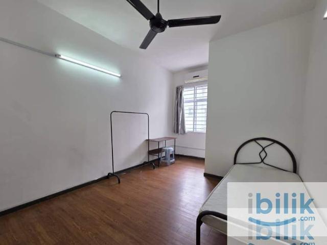 Room for rent in Alam Impian, Selangor
