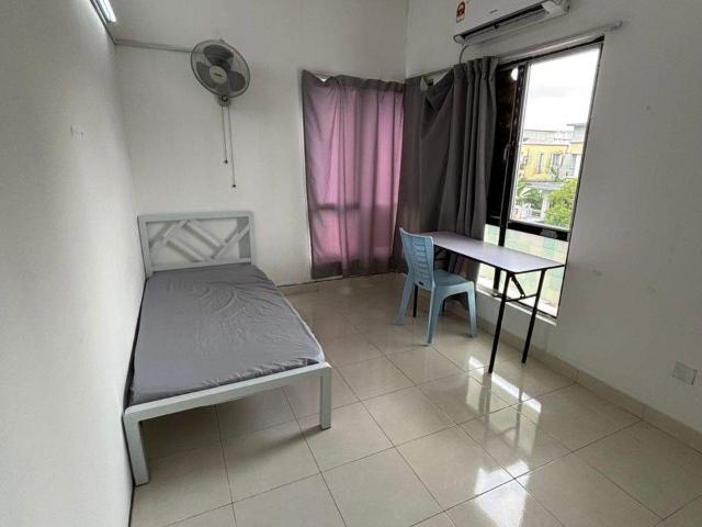 Room for rent in Petaling, Alam Impian