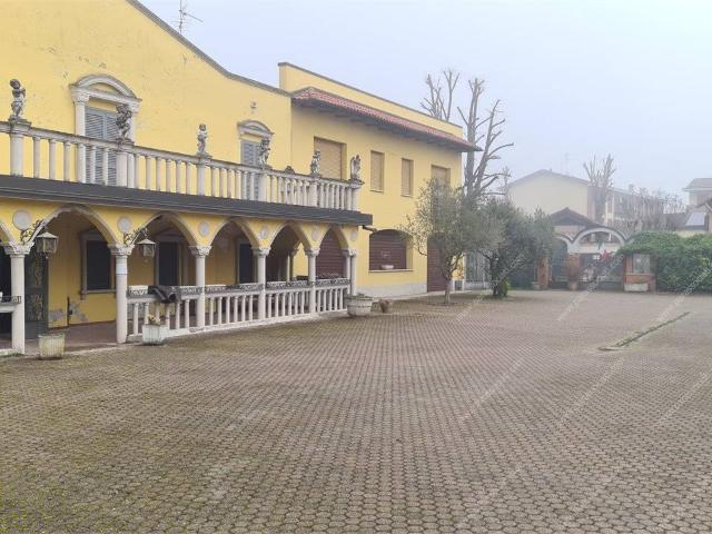 Villa Indipendente in affitto a Vernate, Milano