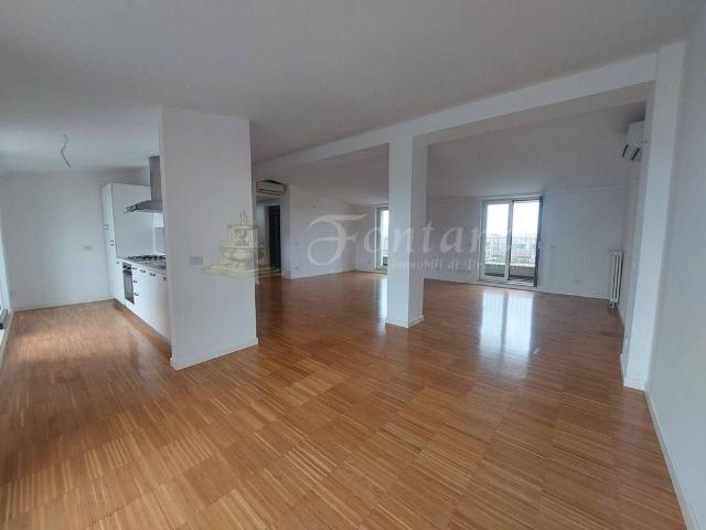 Attico in affitto a Centro storico, Milano