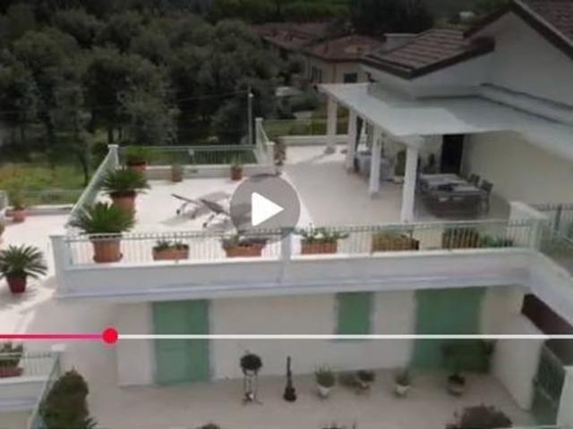 Attico in vendita a Marina di Massa, Marina Di Massa