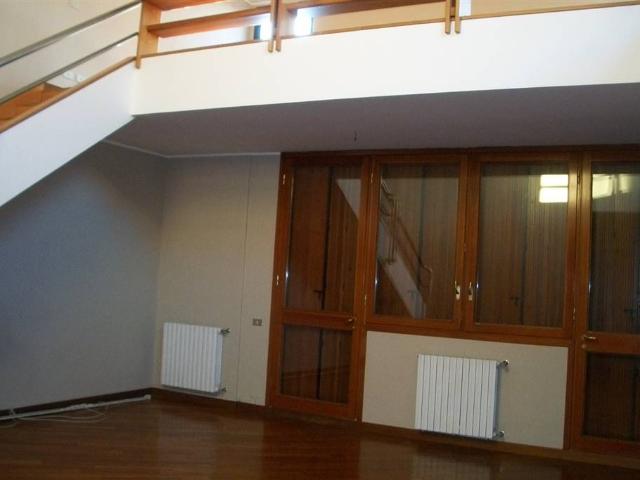 Appartamento in affitto a Colle di Santa Maria, Palazzo Del Pero