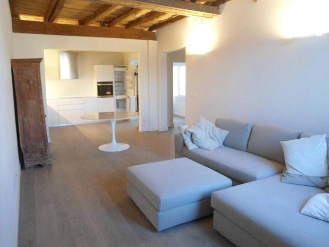 Attico in affitto a Quadrilatero, Bologna