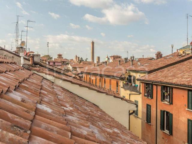 Attico in affitto a Galvani, Bologna