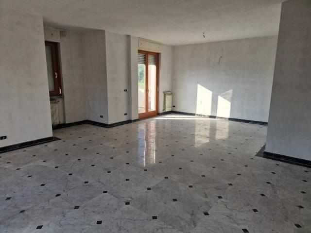 Attico in affitto a Marina di Carrara, Carrara