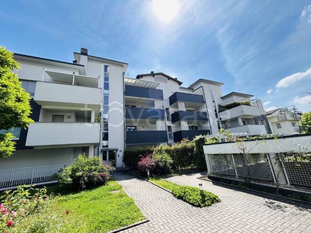 Attico in affitto a Ronchi, Gallarate