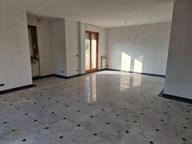 Attico in vendita a Carrara, Toscana