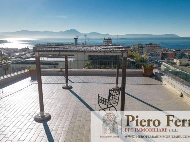 Attico in affitto a Municipalità 1, Napola