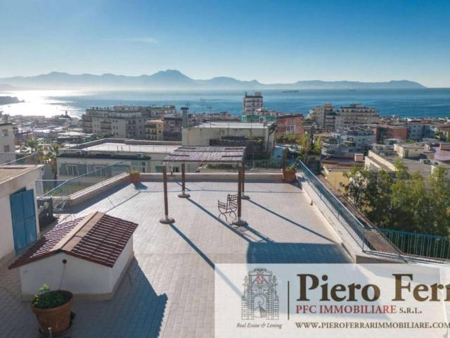 Attico in affitto a Municipalità 1, Campania