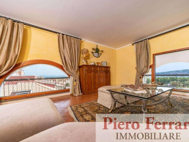 Attico in affitto a Municipalità 1, Napola