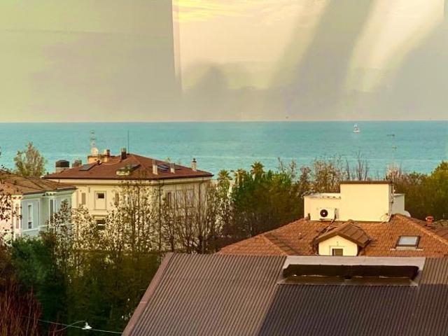 Attico in affitto a Rimini, Reggio Emilia