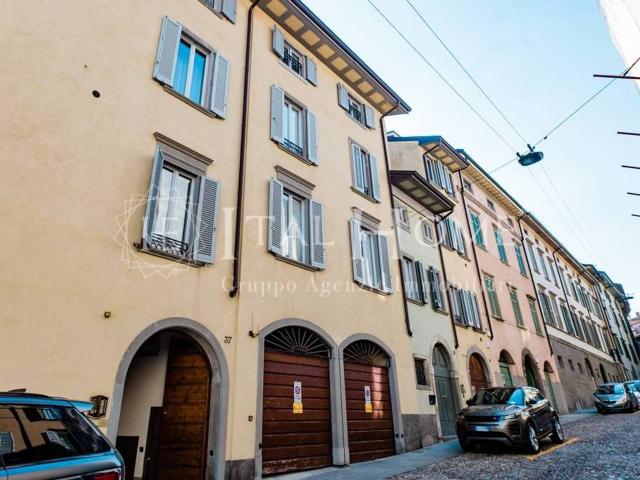 Attico in vendita a Bergamo, Lombardia