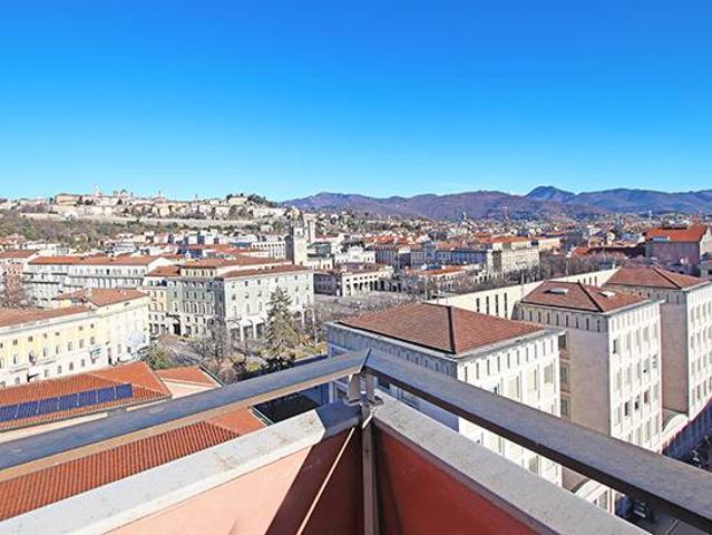 Attico in vendita a Borgo Palazzo, Bergamo
