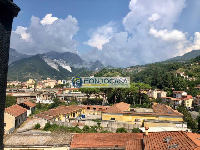 Attico in vendita a Pontecimato, Carrara