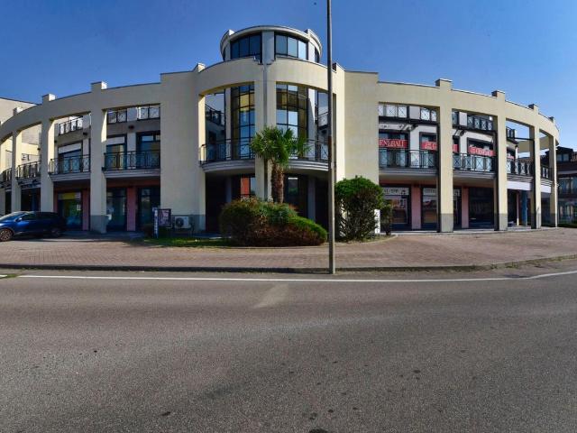 Attico in vendita a Cesano Maderno, Lombardia