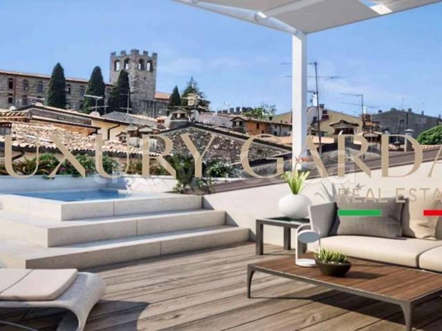 Attico in vendita a Desenzano Del Garda, Lombardia