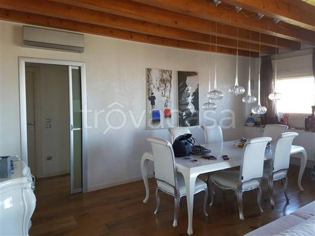 Attico in vendita a Desenzano Del Garda, Brescia