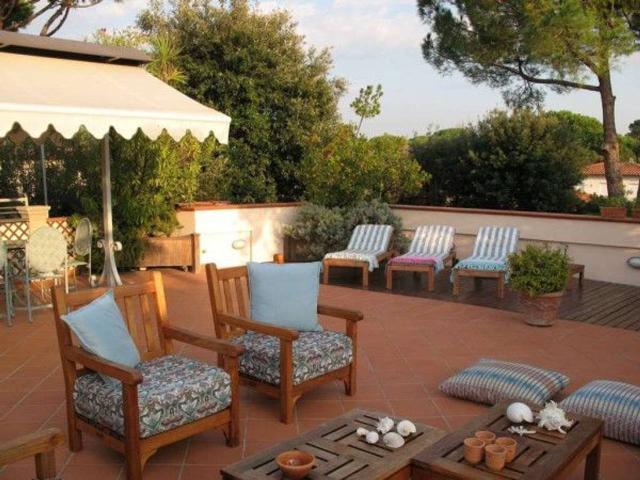 Attico in vendita a Roma Imperiale, Forte Dei Marmi