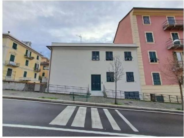 Attico in vendita a Medio Ponente, Serra Riccò