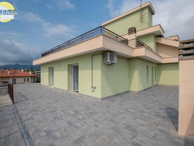 Attico in vendita a Pietra Ligure, Liguria