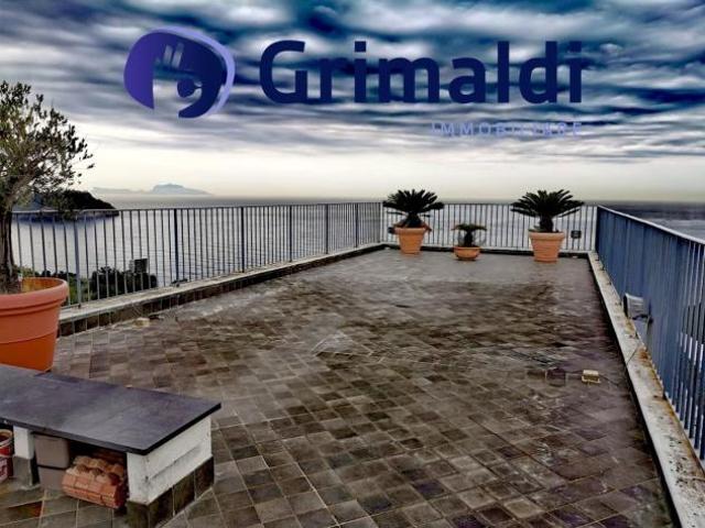 Attico in vendita a Pozzuoli, Campania