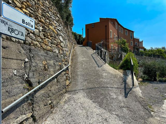 Attico in vendita a Rialto, Liguria