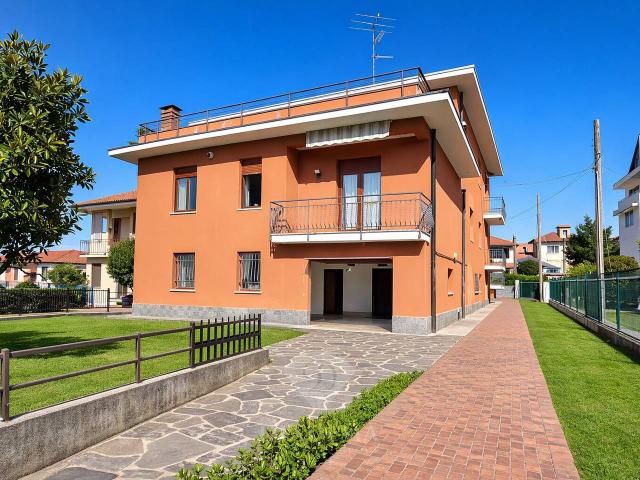 Attico in vendita a Sumirago, Lombardia