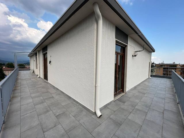 Attico in vendita a Torre Boldone, Lombardia