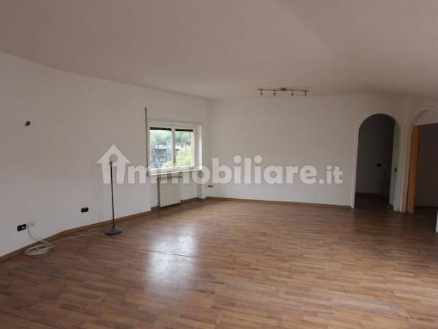 Villa Indipendente in affitto a Torrino, Roma